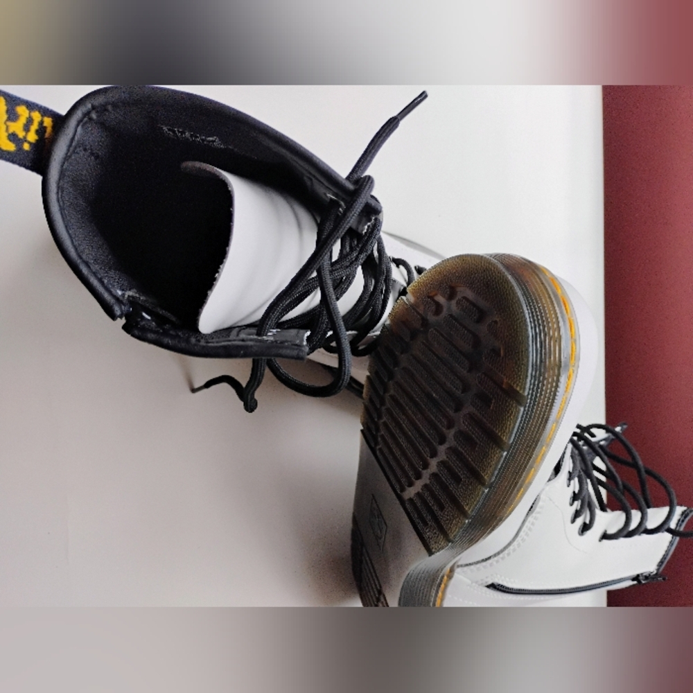 Dr. Martens ZAVALAY White Leather Boots with Black Details WOMEN'S SIZE 7 US 🆕 - Picture 7 of 9